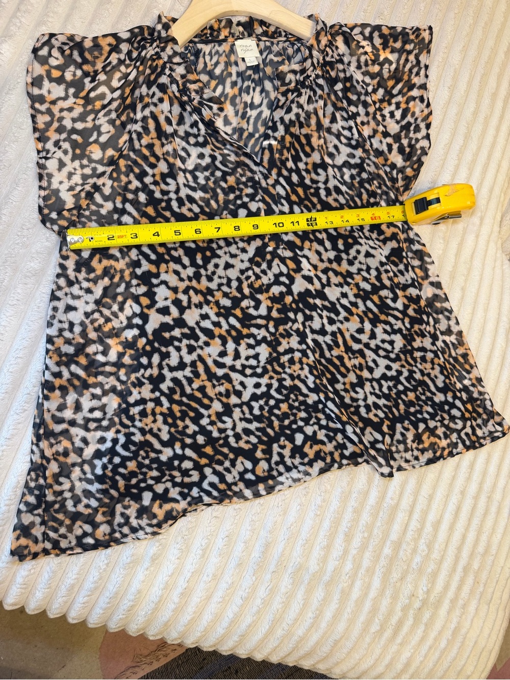 Evereve Leopard-Print Cap Sleeve Blouse — Size L - Picture 12 of 16